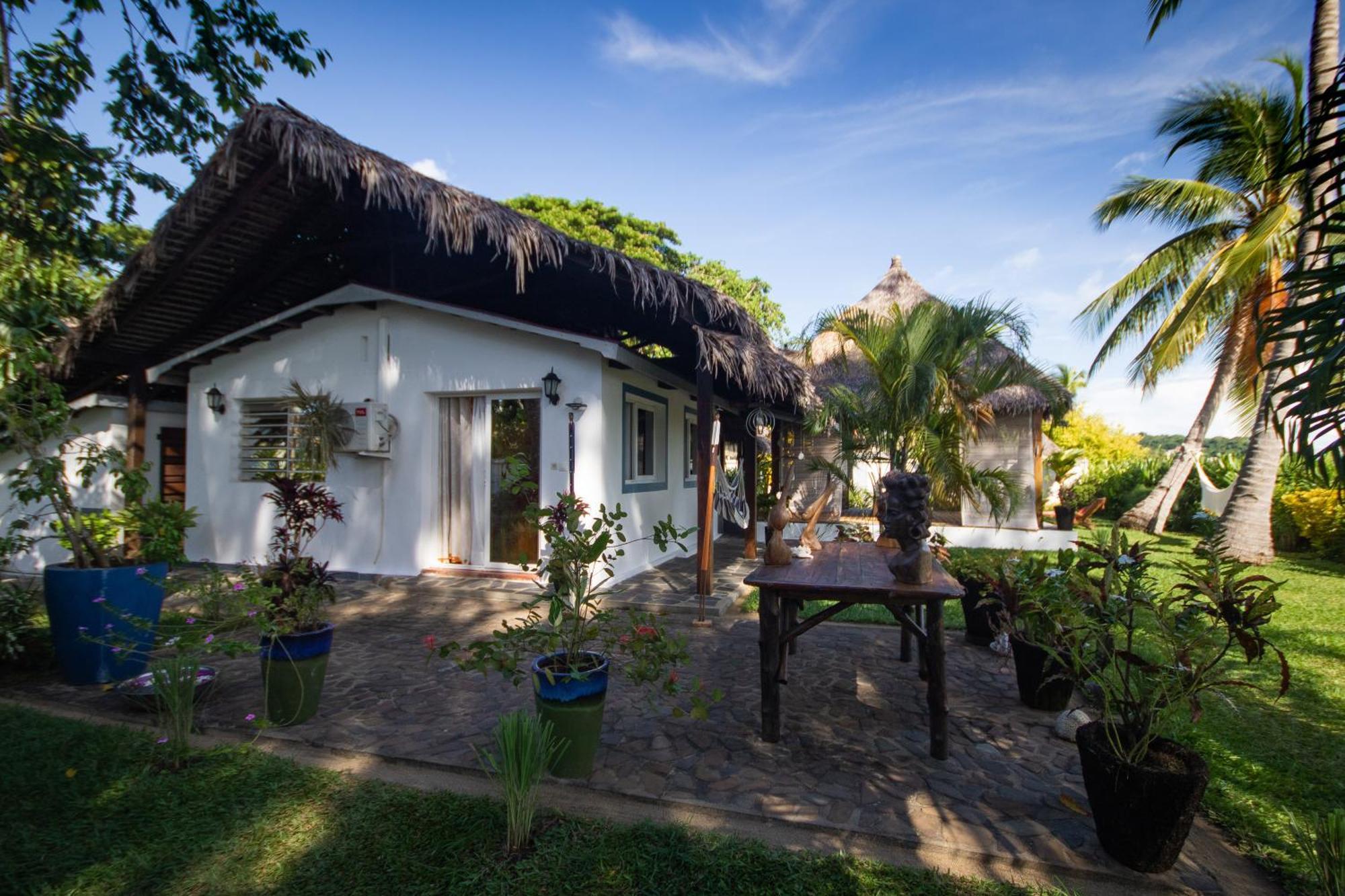 Madirokely House Nosy Be Villa Ambatoloaka  Exterior photo